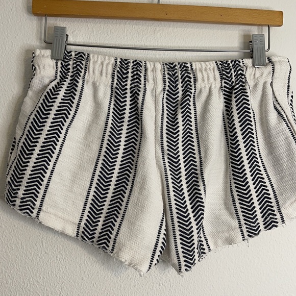 Dolphin hem boho shorts - Picture 4 of 8
